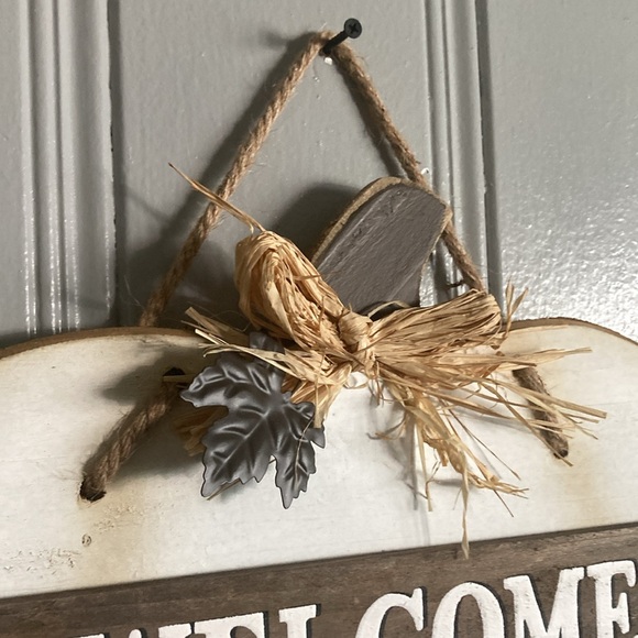 HP-NWT- 13βx 18β White-Washed Wooden WELCOME Pumpkin Shaped Fall Decor Sign π - Picture 5 of 17
